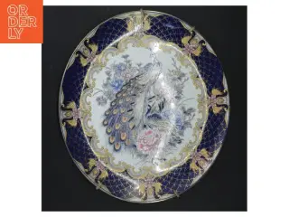 Dekorativ porcelænstallerken med påfuglemotiv (str. Ø 26,5 cm)
