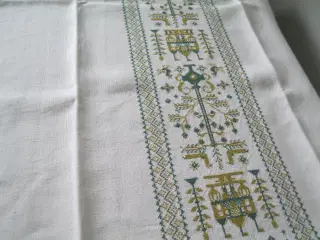 Nordisk vintage dug og festremse