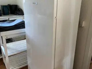 Stort og rummeligt køleskab