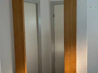 Spejl med egetræsramme