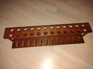 Flot pibeholder til 24 piber i teak