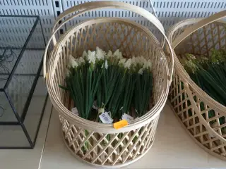 Kurv med div. Kunstige blomster