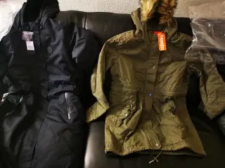  SÆLGER 2 DAME VINTER JAKKER AF MÆRK OG SUPERDRY 