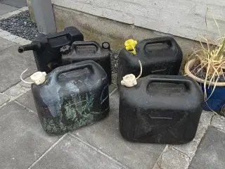 Fem stk. benzindunke sælges