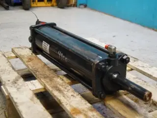 New Holland BB980 Cylinder 700706338