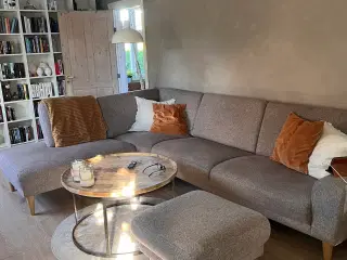 STAMFORD SOFA OG PUF FRA MØBLÉR