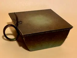 Antikke genstande af bronze sælges