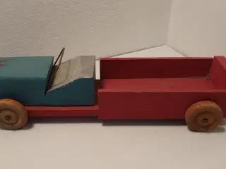 Gammel lastbil i træ. Fra 1940-50