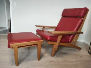 Hans J. Wegner GE375 + GE375s lænestol med skammel