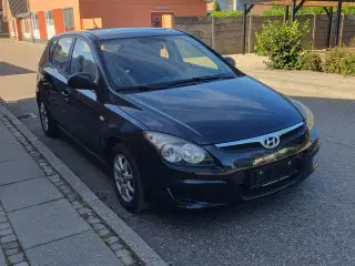 Hyndai i30 1,4 benzin, træk km235500,  2009