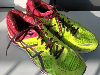 FLOTTE ASICS MARATHON LØBESKO STR 43,5