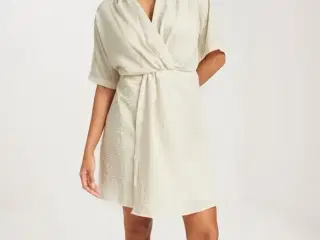 Beige kjole fra Vero Moda, str. M
