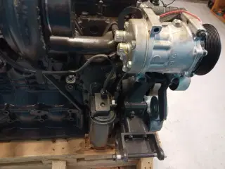 New Holland CSX7040 Ny Motor! 84225774