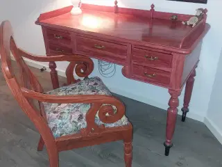 Flot antikt skrivebordsmøbel
