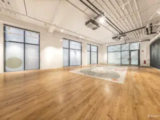 Butik til leje på attraktiv hjørneplacering i Spinderiet