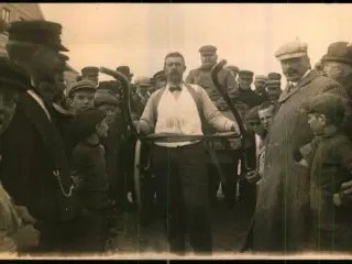 Vædemål 1927 - Kunne manden trække den anden mand fra Hjørring til Ålborg ? - Fotokort.