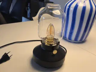 Sort Ikea bordlampe
