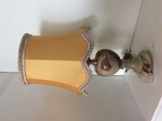 Flot Gammel Bordlampe med Skærm. 