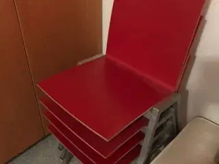 4 røde stole