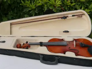 Violin med kasse og sløjfe - I