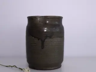 Vase i stentøj af Niels Peter Nielsen fra Dagnæs K