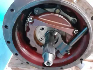 Ford 550 Lår D8NN4010KA
