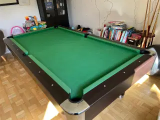 Poolbord + Kø og køholder og billardkugler
