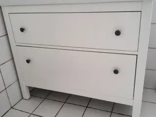 Badeværelsesmøbler sælges da vi har købt nyt