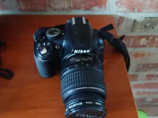 Nikon D3100 14.8 mp 64gb ram 18-55mm lense og task