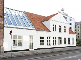325 m² nyrenoveret erhvervslejemål i København S