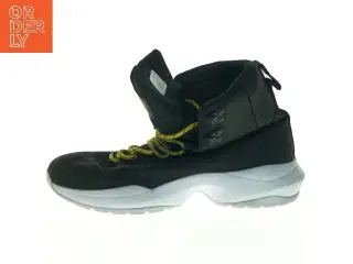 Sorte sneakers med højt skaft fra Arkk (str. 30 cm lang)