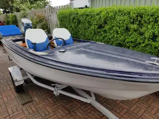 Speedbåd med 40 hk Yamaha + 2 ekstra motorer & tra