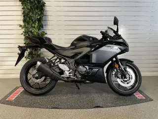 Yamaha YZF-R3 Midnigt Black