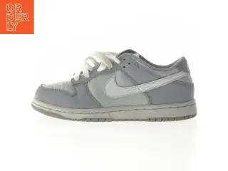 Brugte grå sneakers fra Nike (str. 33)