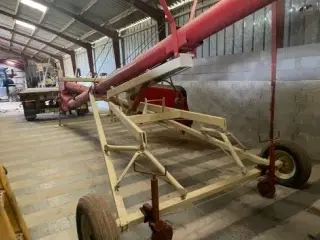 - - - Bühler Farm King 10.5m.