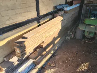 Bladet brædder og tømmer