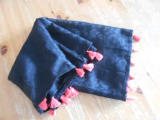 Tørklæder Små og Store. Sixpence Kasket.