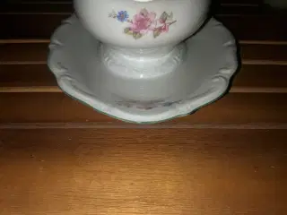 Sovseskål dekoreret med grøn kant og blomstermotiv