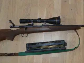 Jagtgevær påmonteret Leopold kikkert