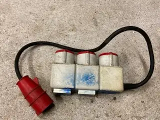 El stik med 5 udtag 3x400v og 2x230v 16 amp.