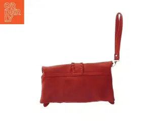 Rød clutch taske med håndledsrem fra Lill F (str. 15x29 cm)