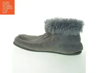 Sutsko i ægte lammeskind (str. 39)