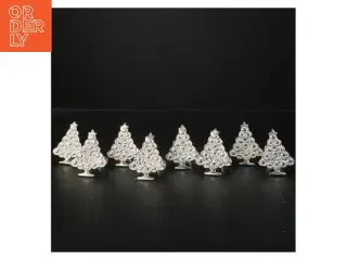 Et parti servietringe med juletræ (str. 7x4 cm)