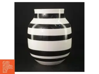 Rund vase med sorte og hvide striber fra K&#228;hler (str. 20 cm)