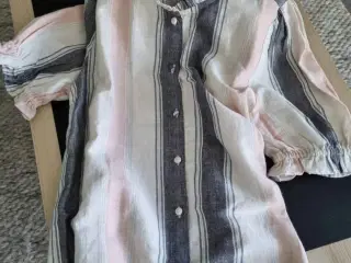 Feminin bluse med pufærmer 