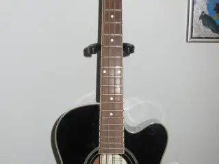 Ibanez akustisk bas. Som ny.