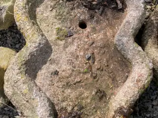 Vandfalds sten i granit.