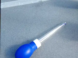 Tupperware pipette