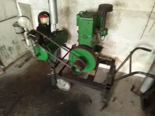 Lister d stationær motor med malkemaskine 