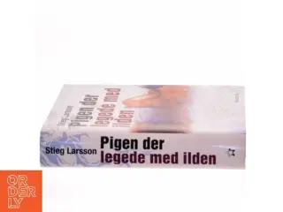 Pigen Der Legede Med Ilden af Larsson, Stieg (Bog)
